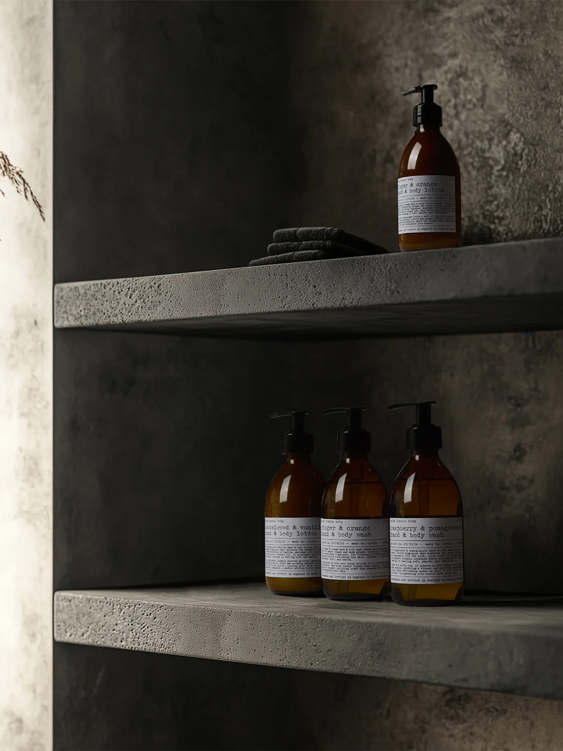 [Helm London] Sandalwood & Vanilla Hand & Body Lotion - 300ml
